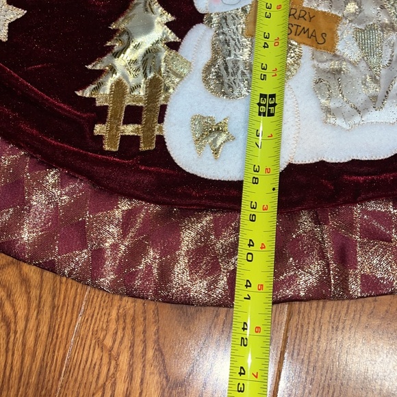 Dark red Velvet tree skirt Santa Claus snowman gold stars 41” diameter - Picture 10 of 15